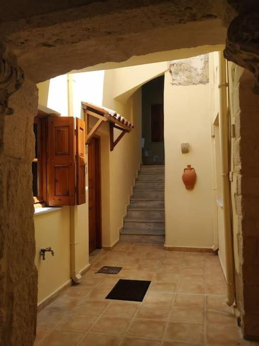 Kamaraki Old Town 5 Apartment