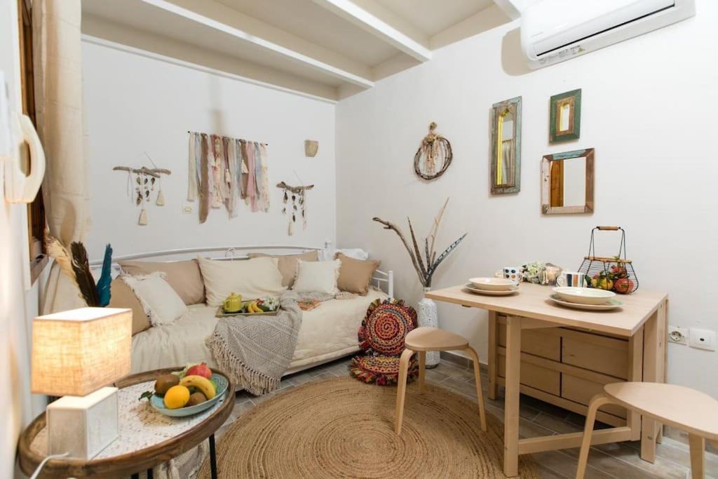 Apartment Kamaraki Old Town 5 *