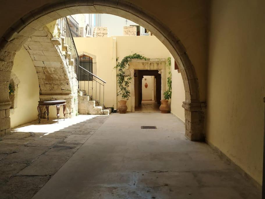 Apartment Kamaraki Old Town 5